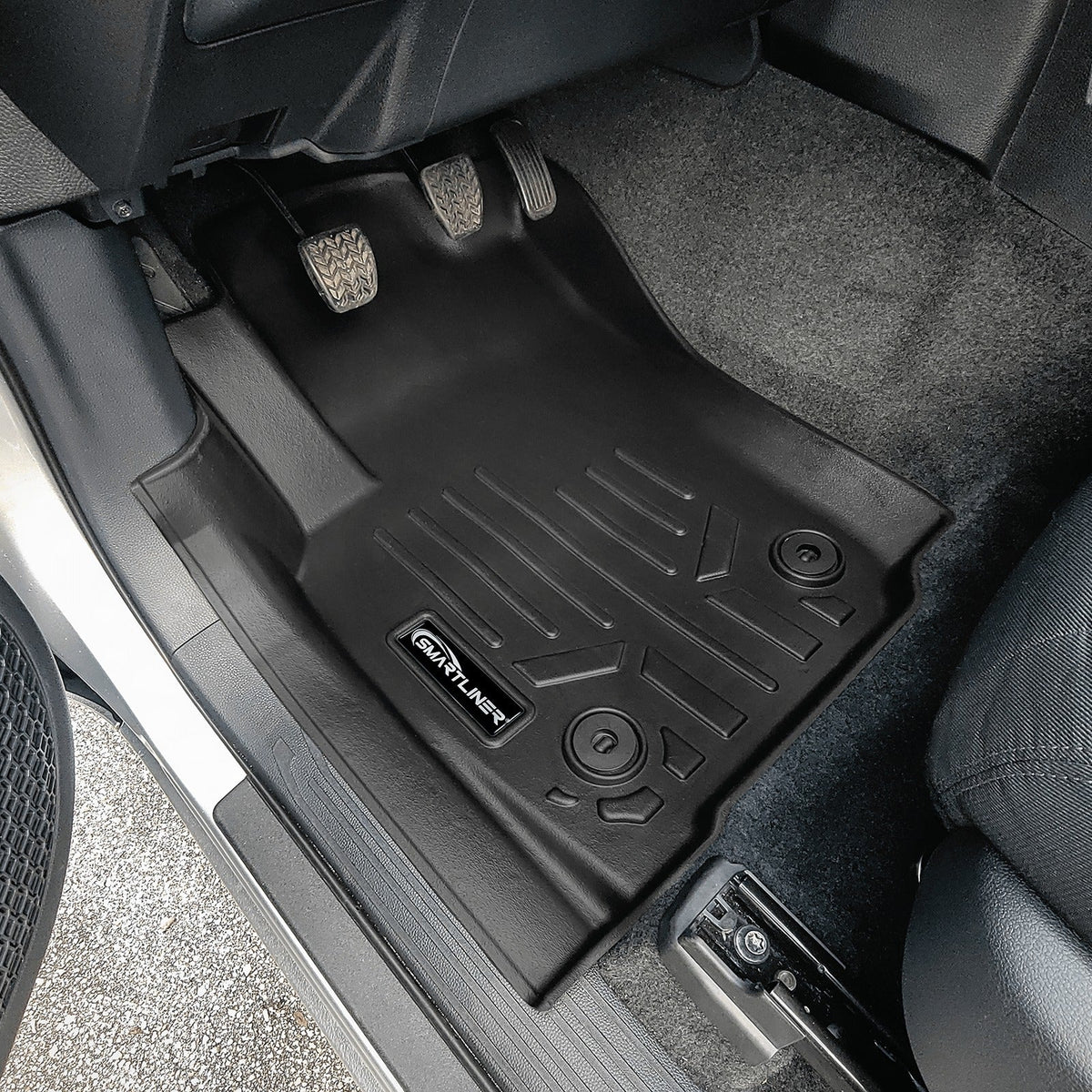 SMARTLINER All Weather Custom Fit Floor Liner fits 2024+ Toyota Tacoma Xtra Cab with Carpet (Manual Transmission)