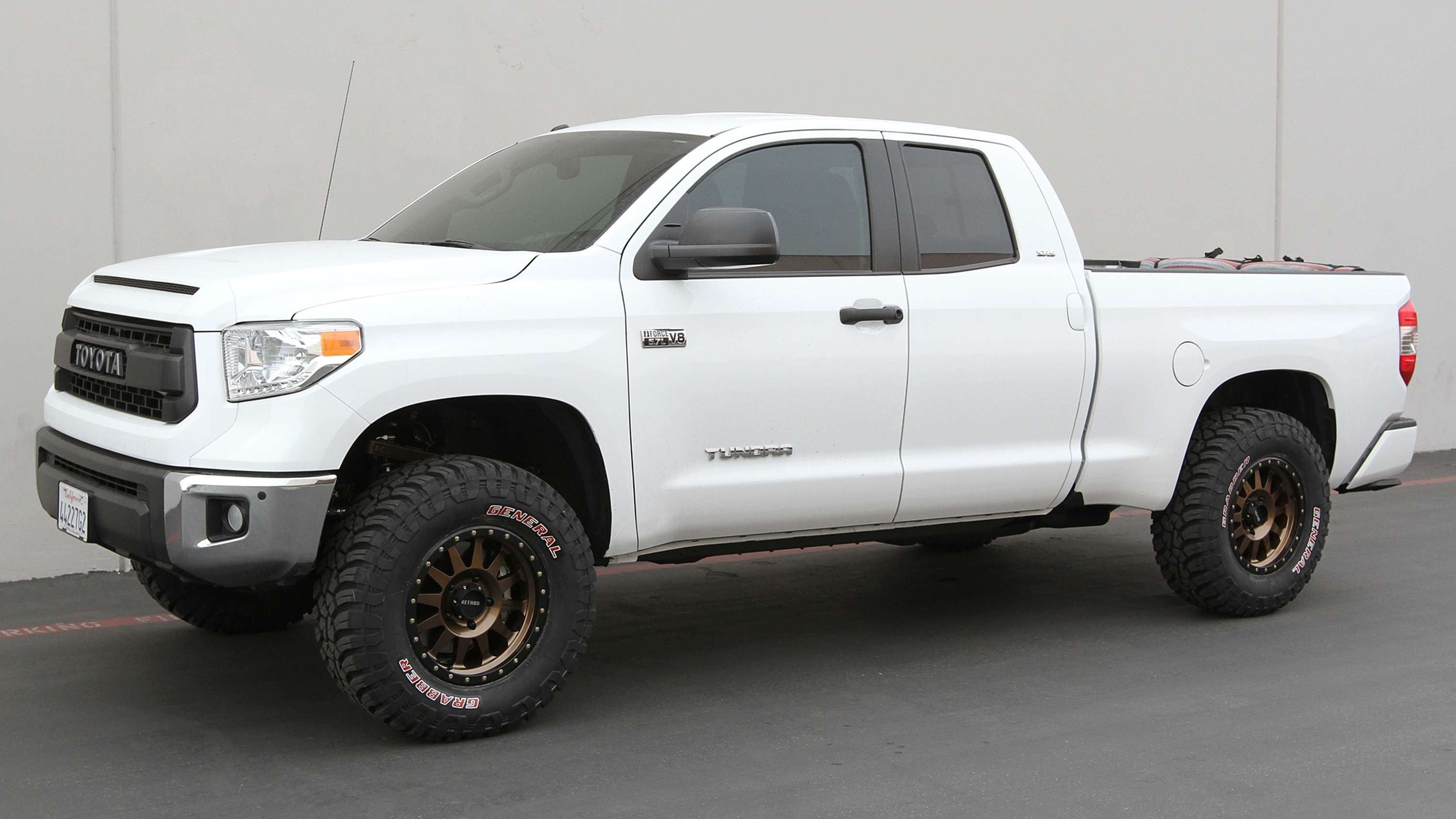 KINETIK Performance Lift Kit w/ FOX 2.50" Factory DSC