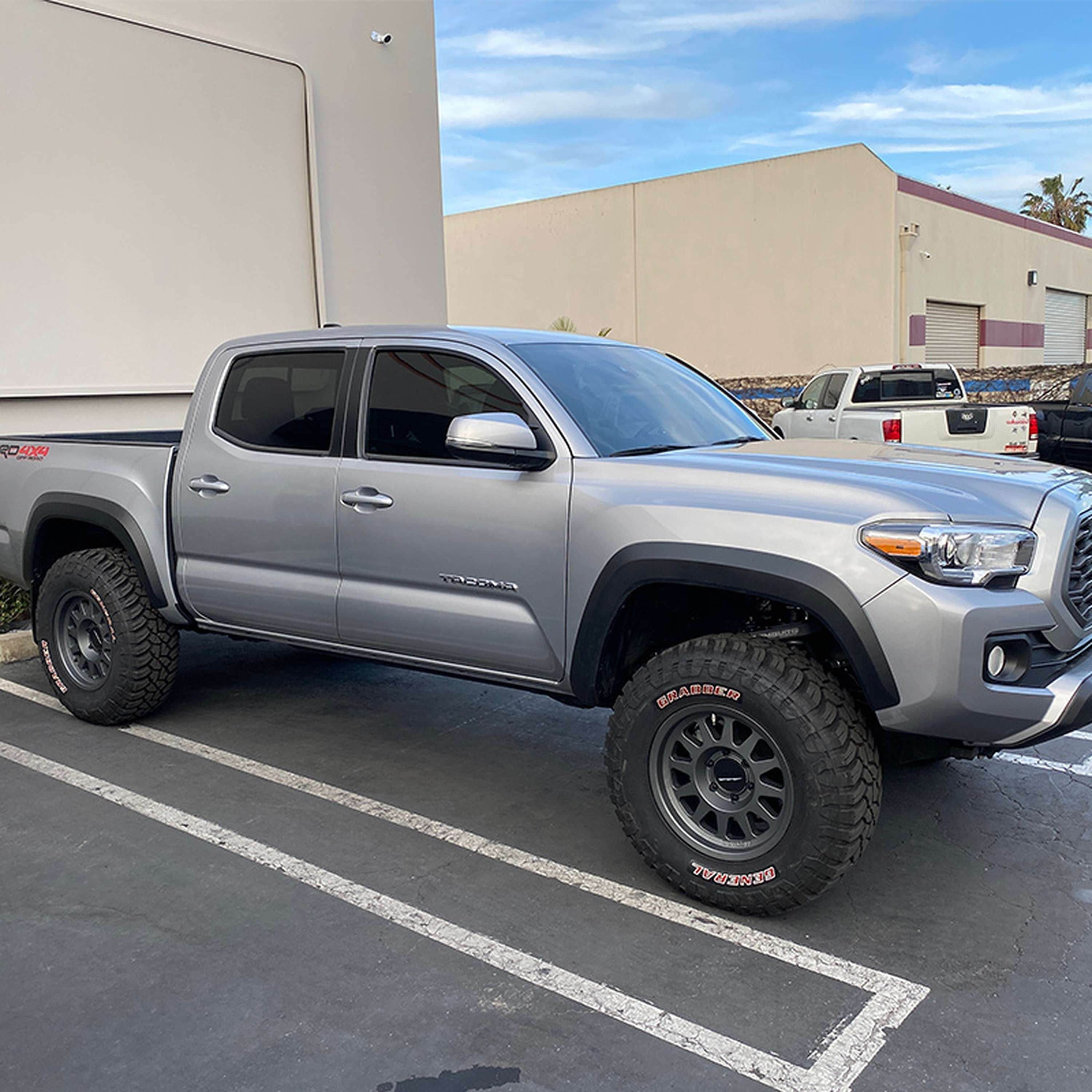 Performance Lift Kit w/ FOX 2.50" Elite DSC